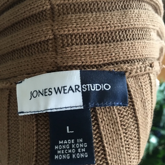 Sweater - Picture 3 of 4